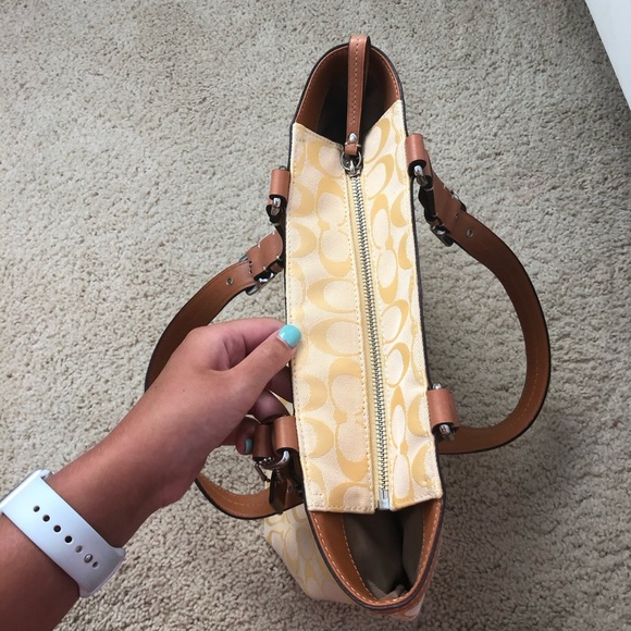 🌟 AUTHENTIC COACH PURSE 🌟 - Picture 5 of 9